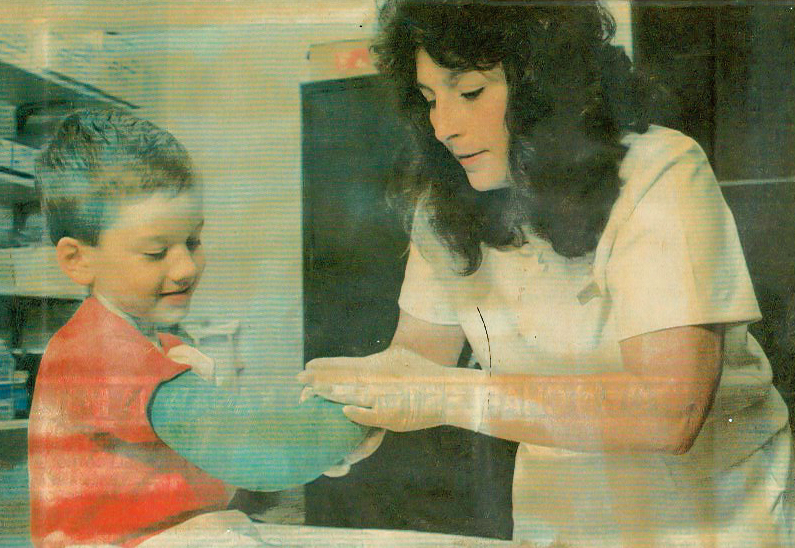 Certified orthopedic nurse Deborah K. Knowles smooths a cast for a patient in 1990
