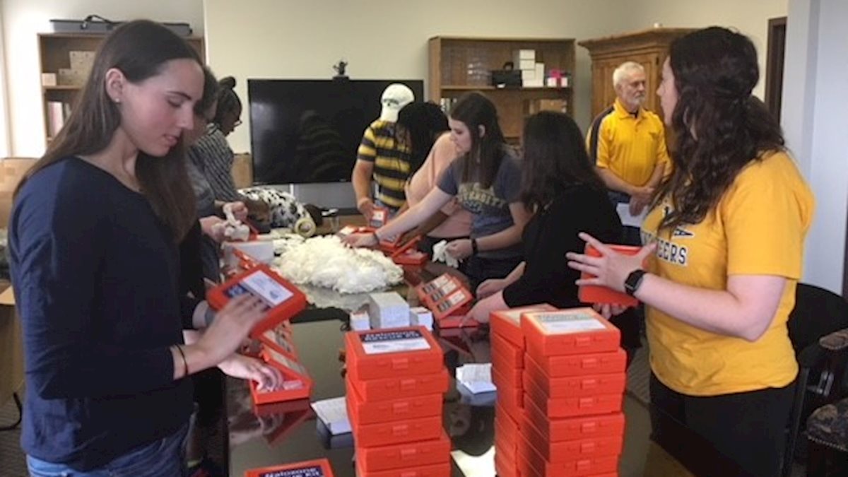 Delta Omega assembles 900 naloxone kits for distribution 
