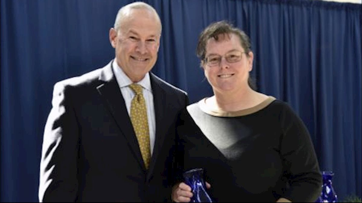 Dr. Alison Wilson receives Vice President's 2017 Mentoring Award
