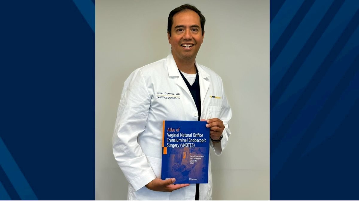 Duenas-Garcia publishes first textbook on new gynecologic surgical procedure