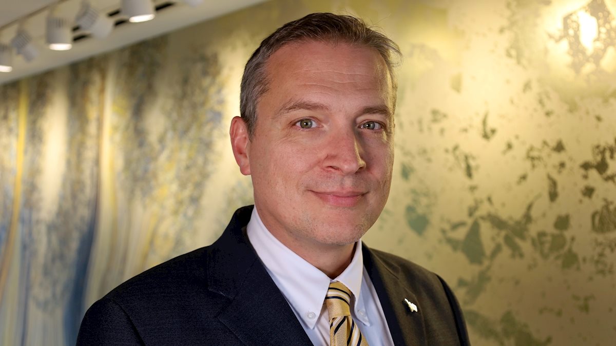 Elswick to be honored at investiture ceremony