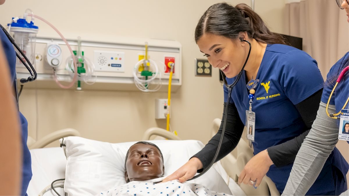 For second-degree students, Aspiring Nurse Program helps turn nursing dreams into reality