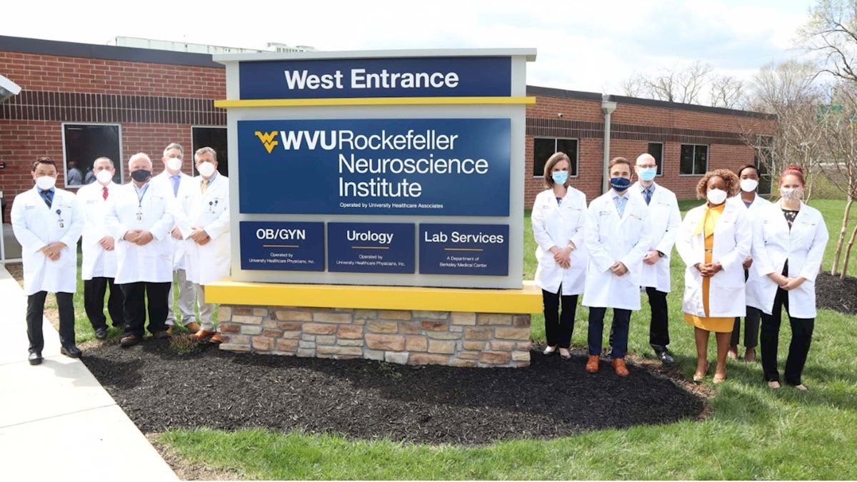 Fourth-year neurosurgery elective provides students with opportunity to learn about integrative medicine in neurosciences