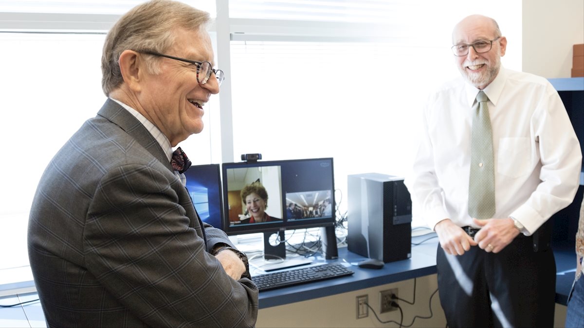Gee welcomes new cancer researchers to WVU