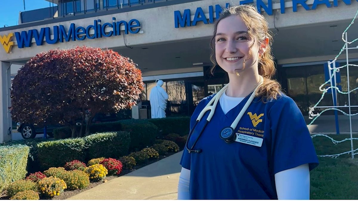 Inaugural cohort of respiratory therapy students begin classes, Fleischer finds fit in patient-centered career 