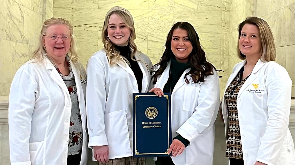 Lawmakers welcome hygiene students for advocacy day in Charleston