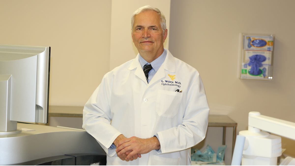 Ophthalmologist Dr. Lee Wiley to retire after more than two decades at the WVU Eye Institute