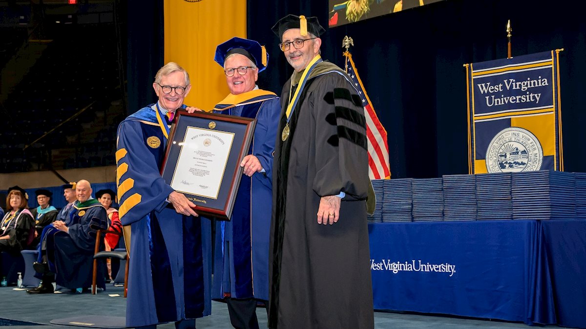 Pharmacy alumnus receives honorary degree, encourages graduates to look for the ‘real opportunities’