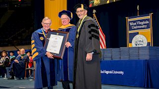 Pharmacy alumnus receives honorary degree, encourages graduates to look for the ‘real opportunities’