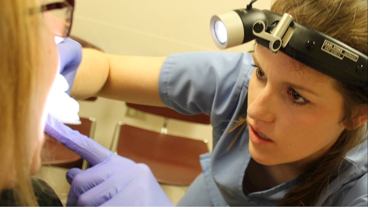 School of Dentistry uses Academy of General Dentistry Foundation grant to offer oral cancer screenings