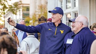 School of Medicine M.D. alumni reconnect to roots during Alumni Weekend activities