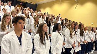 Sophomores formally enter study of nursing during Fall Pledge Ceremony 