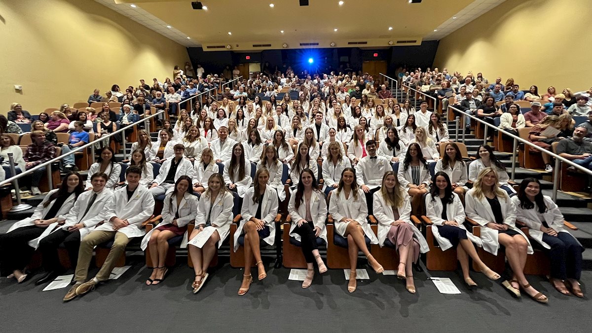 Sophomores welcomed into the study of nursing during Fall 2023 Pledge Ceremony
