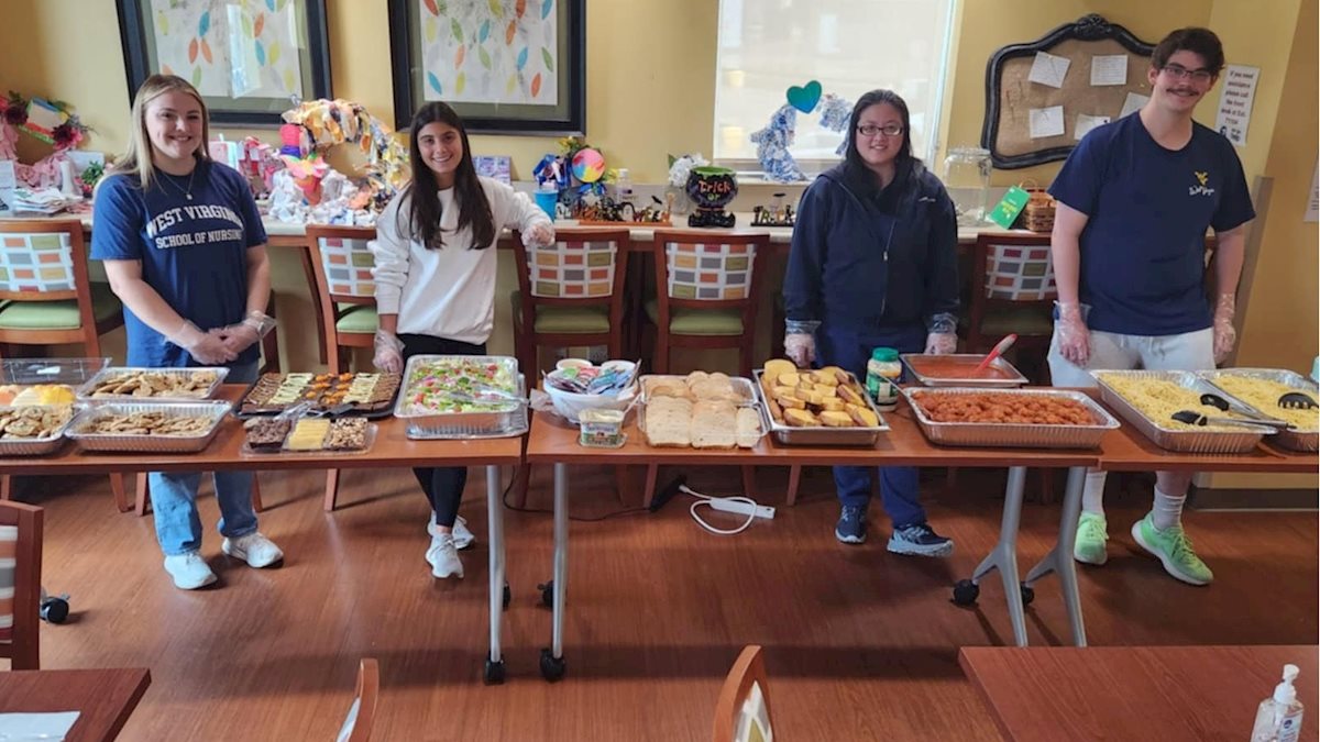 Student Nurses' Association volunteers for Rosenbaum House dinner