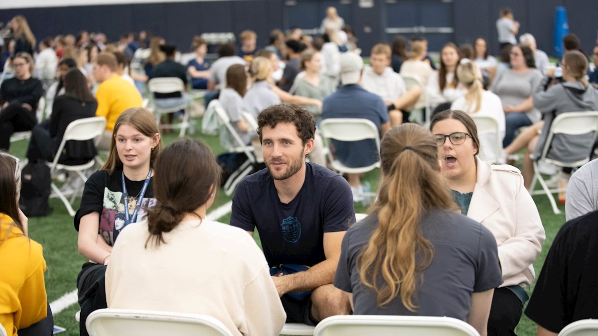 Team-building tailgate kicks off interprofessional opportunities for WVU Health Sciences students