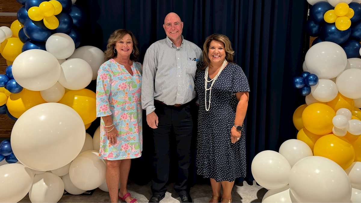 Throckmorton to retire after more than 20 years of providing support to SOM students, alumni