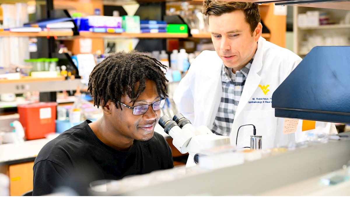 Collaborative WVU program introduces undergraduate students to world of vision research