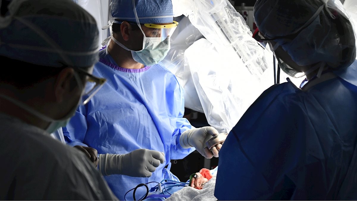 WVU Cancer Institute surgeons perform robotic liver infusion pump surgery