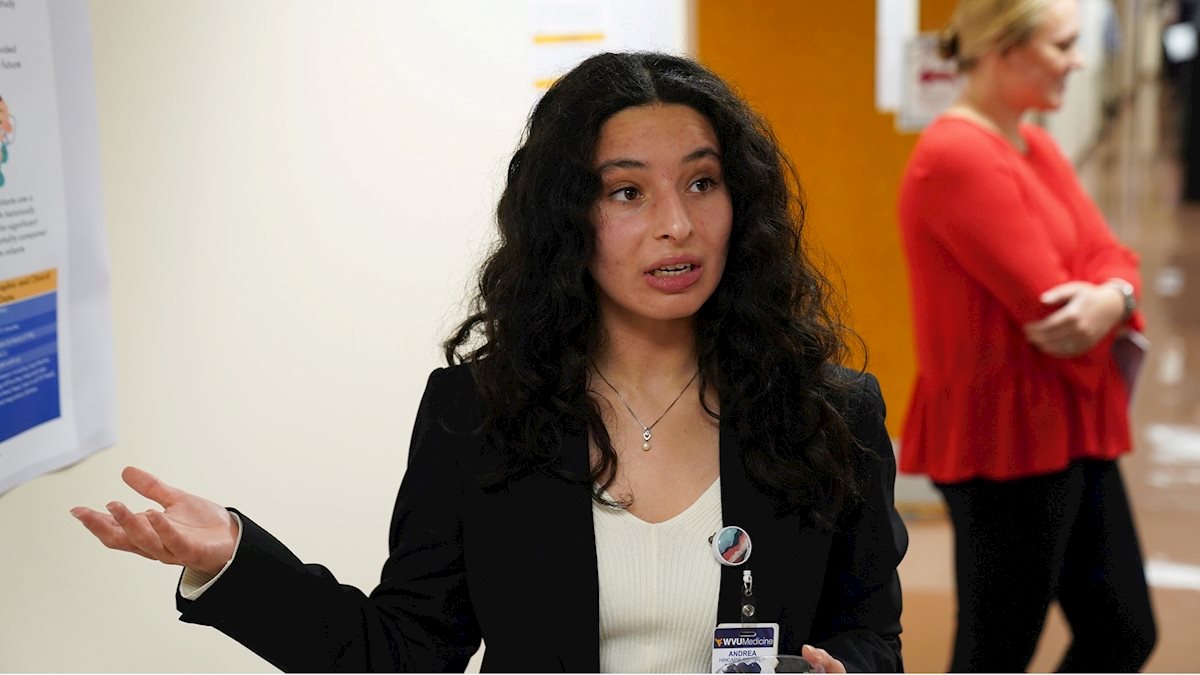 WVU Eastern Campus medical student attends and presents at statewide surgical conference