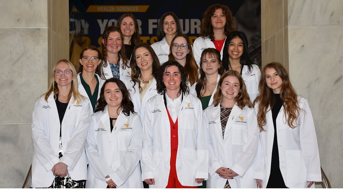 WVU School of Medicine Pathologists’ Assistant students receive white coats, begin clinical rotations 
