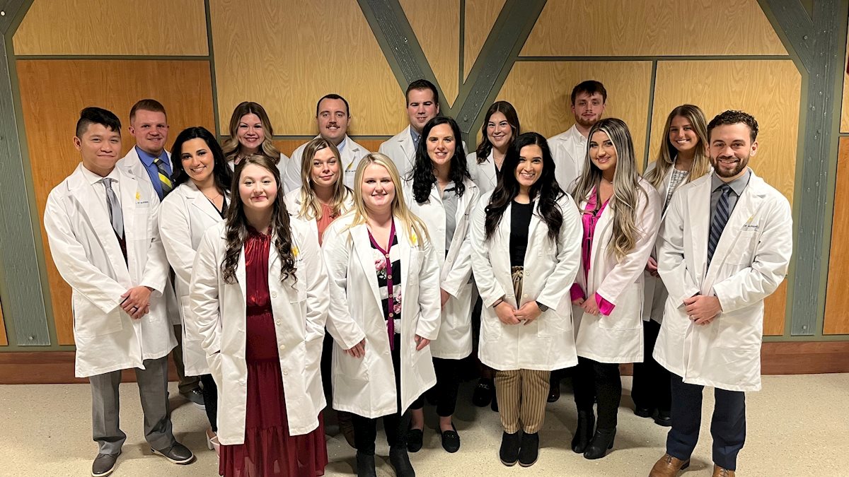 Spring 2024 Pledge Ceremony welcomes sophomores into the study of nursing, School of Medicine