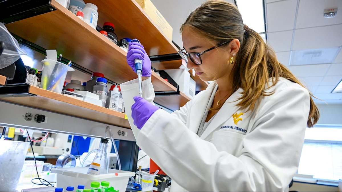 WVU summer research program helps student affirm passion for research into glaucoma and other ocular diseases