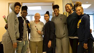 WVU women’s basketball players visit cancer patients
